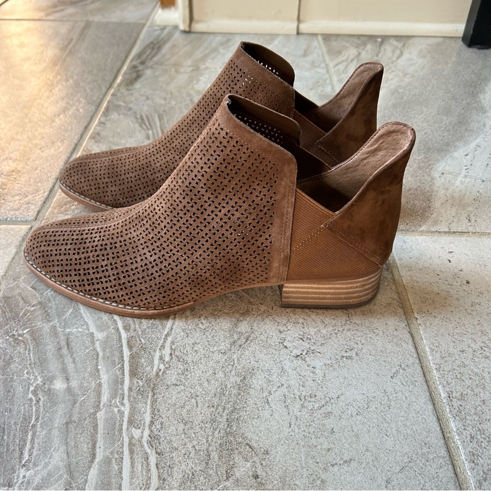 NWOB Vince Camuto Celena Perforated Suede Leather Ankle Bootie, Size 10 - Picture 4 of 10